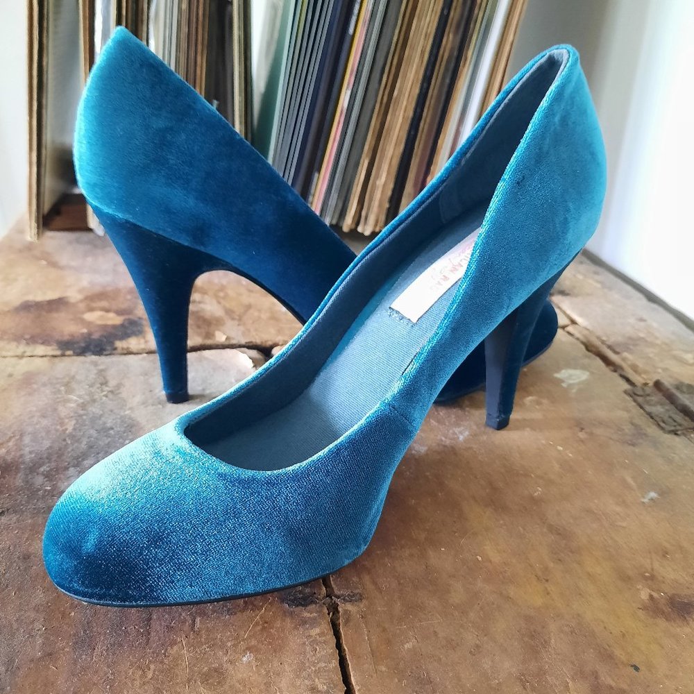 Vintage American Rag cie Teal Blue Velvet Heels